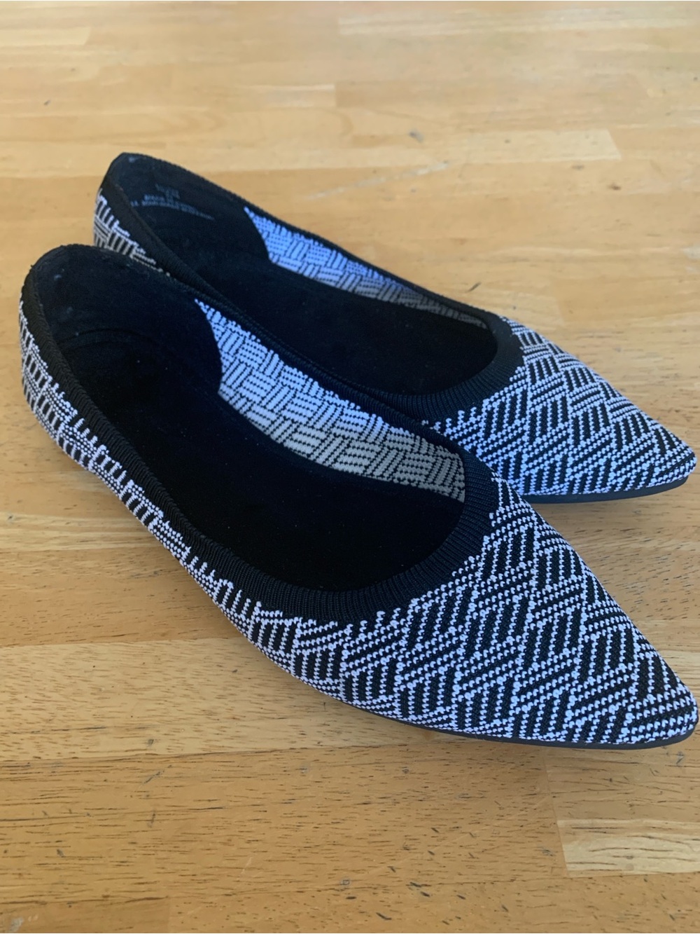 Pointed Knit Ballet Flats in Black and White